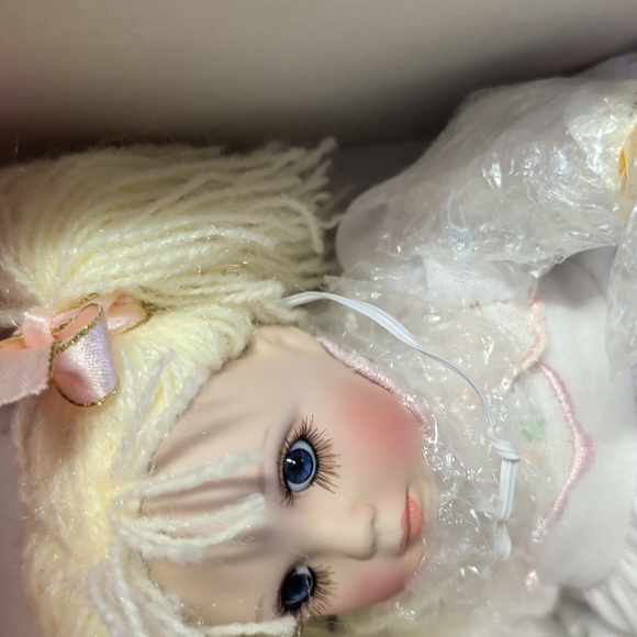 Marie Osmonds Sunshine And Happiness Collectible Doll - Picture 7 of 10